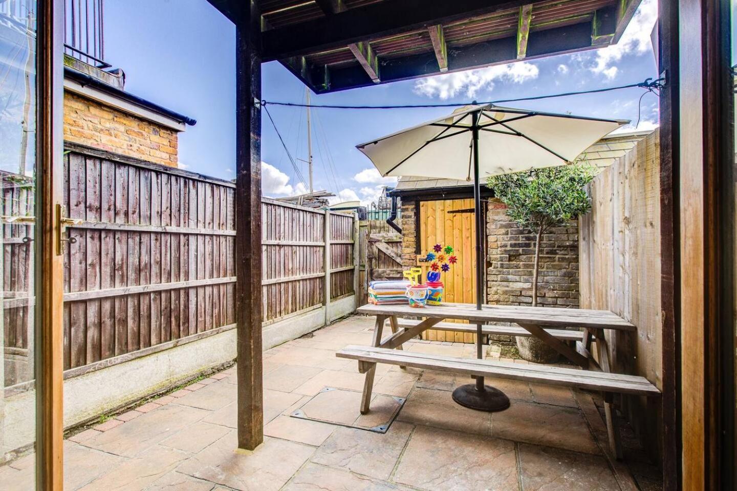 Pass The Keys Stunning Cottage In The Heart Of Old Leigh Southend-on-Sea Exterior photo