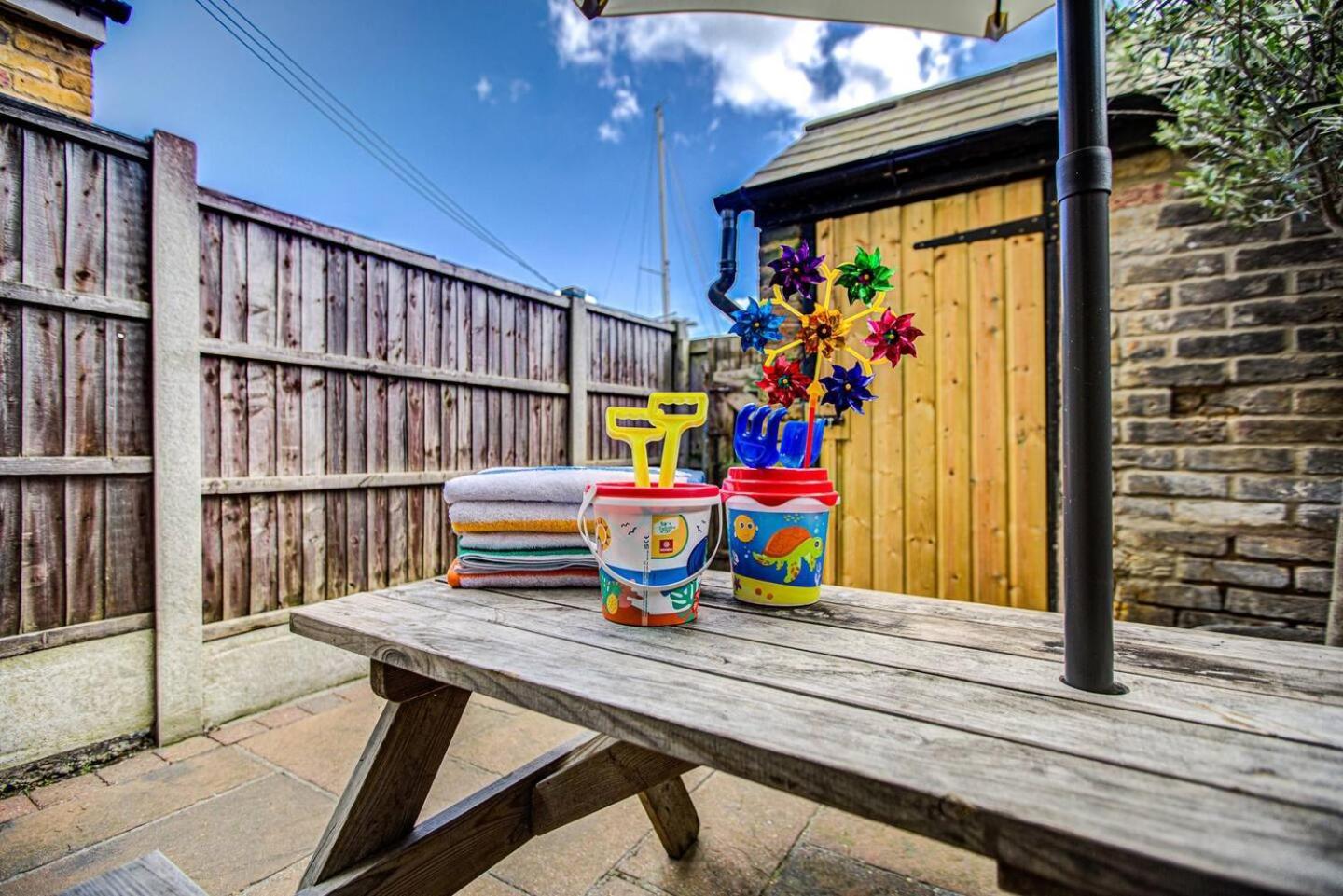 Pass The Keys Stunning Cottage In The Heart Of Old Leigh Southend-on-Sea Exterior photo